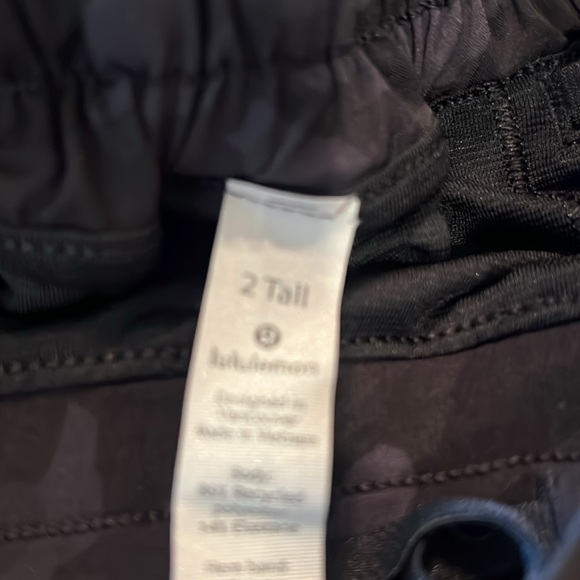 Lululemon Shorts Size 2 tall - Picture 2 of 3